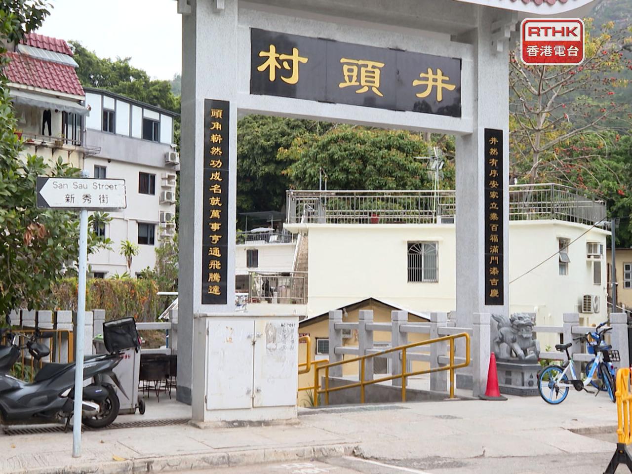 屯門井頭中村前日發生的謀殺案，一名63歲男子懷疑被人以鈍物襲擊後死亡。（港台圖片）