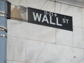 道瓊斯指數初段曾升逾310點，其後一度失守5萬點，跌近290點，收市報50121點，跌66點，跌幅0.1%。（法新社資料圖片）