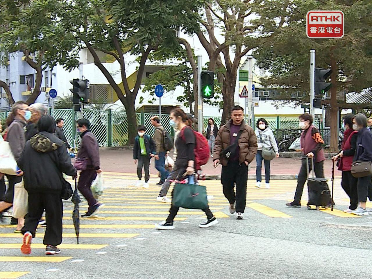 郭家駿表示，今年下半年起分批擴展計劃，預計行人打斜過馬路平均可以節省3成時間。（港台圖片）