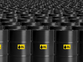 盧楚仁分析若伊朗與美國談判失敗甚至爆發衝突，紐約期油或短暫升至每桶70美元。（法新社資料圖片）