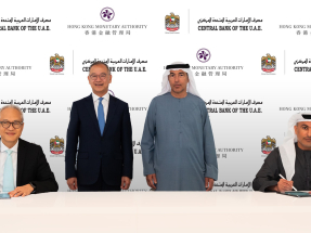 余偉文（左二）與H.E. Khaled Mohamed Balama（右二）見證債務工具中央結算系統合作文件簽署。（金管局提供）