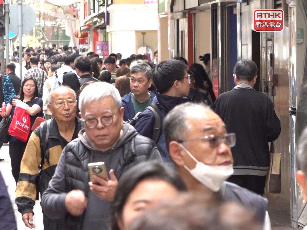 政府發言人表示，去年底整體人口較前年年底有所增加。（港台圖片）