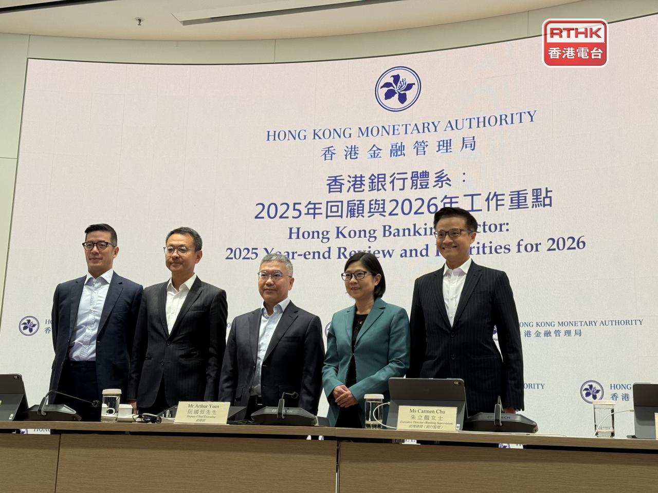 阮國恒（中）稱金管局今年會投放資源，確保銀行在銷售投資產品時流程到位。（趙嘉駿攝）