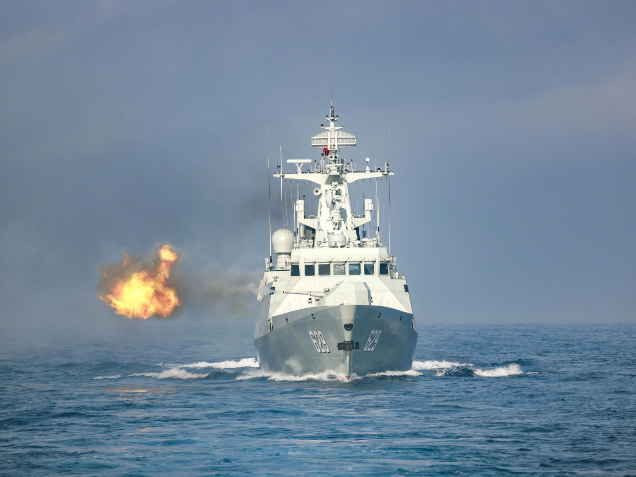 解放軍南部戰區近日在南海開展實戰化全訓考核。（央視圖片）