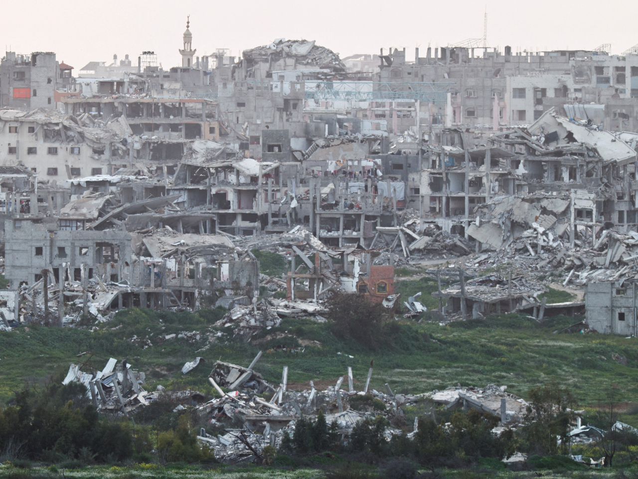 加沙多處都有損毀的建築物。（路透社）