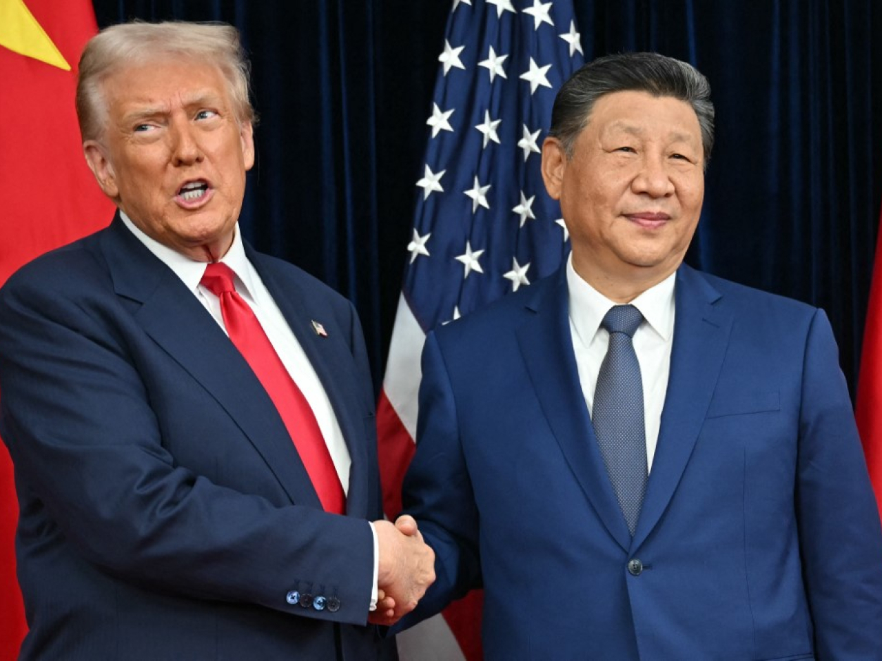 特朗普計劃4月訪華。圖為去年10月，國家主席習近平在釜山與特朗普會面。（法新社資料圖片）