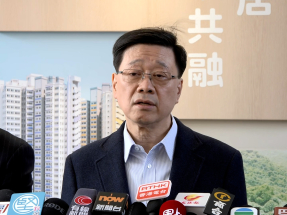 李家超：每名司局長過年前落區了解居民生活　解釋政策送上祝福