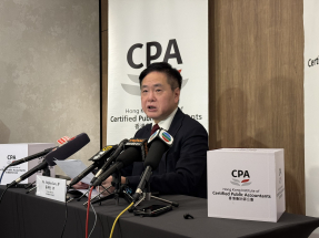 羅卓堅強調會計師是重要把關，不會因人手問題而降低質素。（趙嘉駿攝）