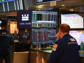 道瓊斯指數較早時報49180點，跌271點，跌幅0.55%。（新華社資料圖片）