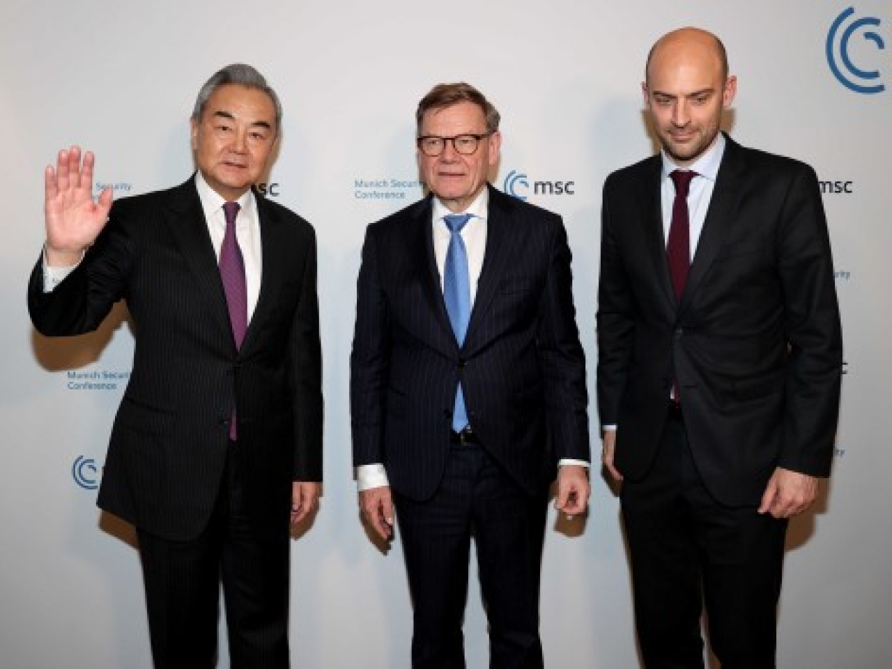 王毅在德國慕尼黑，同德國外長瓦德富爾、法國外長巴羅舉行三方外長會晤。（外交部網站）