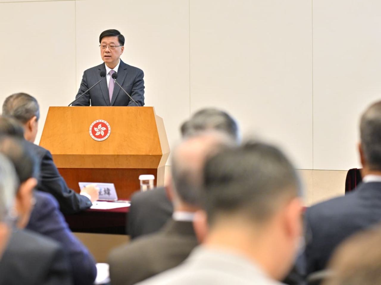 特區政府上午在政府總部舉辦《「一國兩制」下香港維護國家安全的實踐》白皮書專題研討會。(政府新聞處)