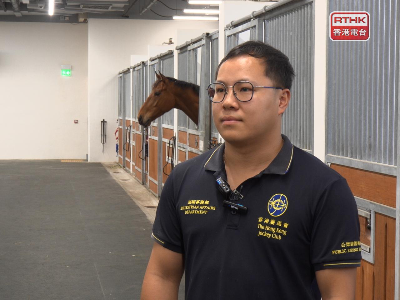 吳湋源建議，首次與馬匹接觸要先保持一定距離，不要站在馬的嘴前或馬後。（鍾家銘攝）