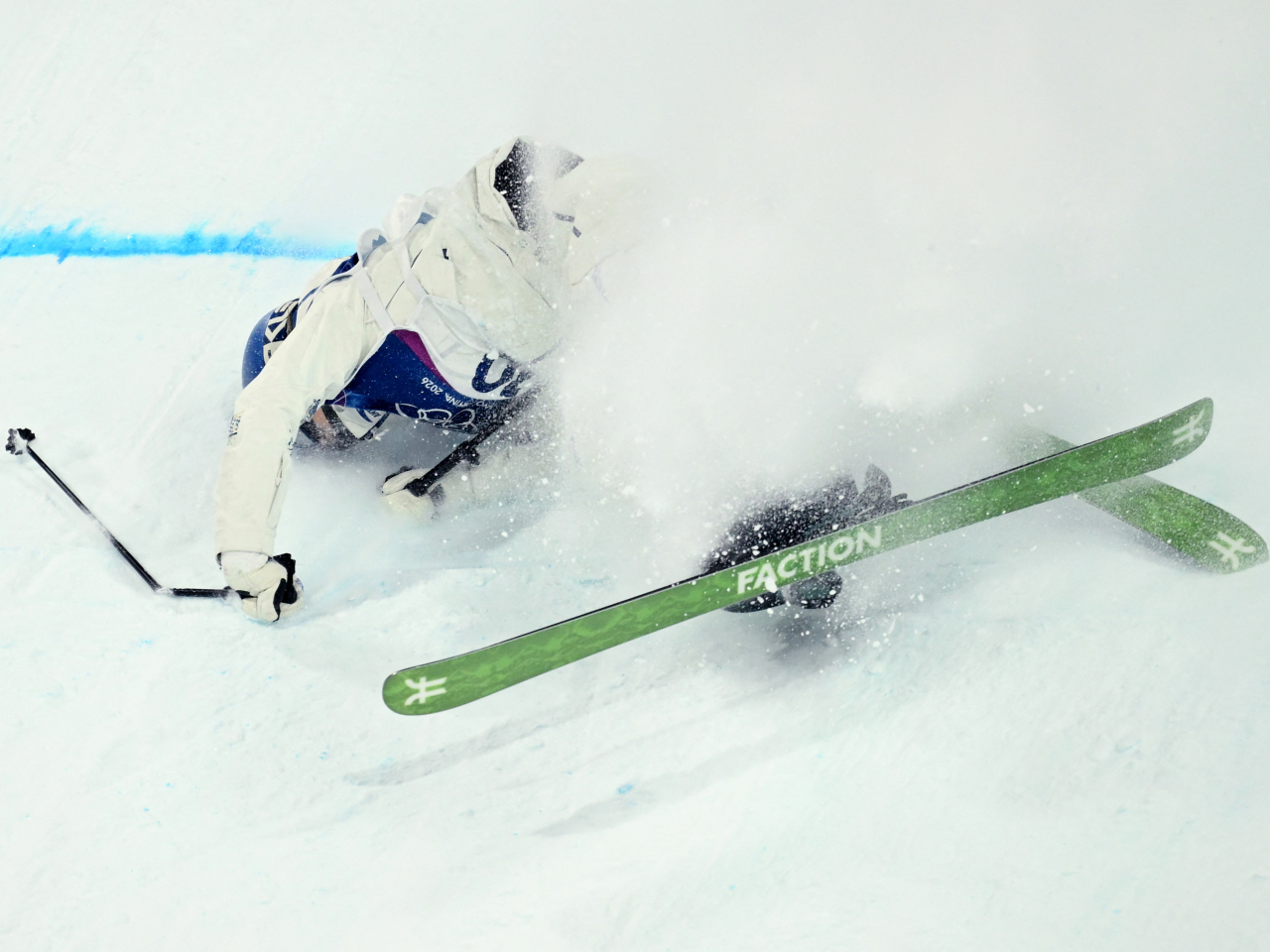 China's Eileen Gu crashes and breaks one of her ski poles during the second run of women's freeski big air qualification. Photo: Reuters