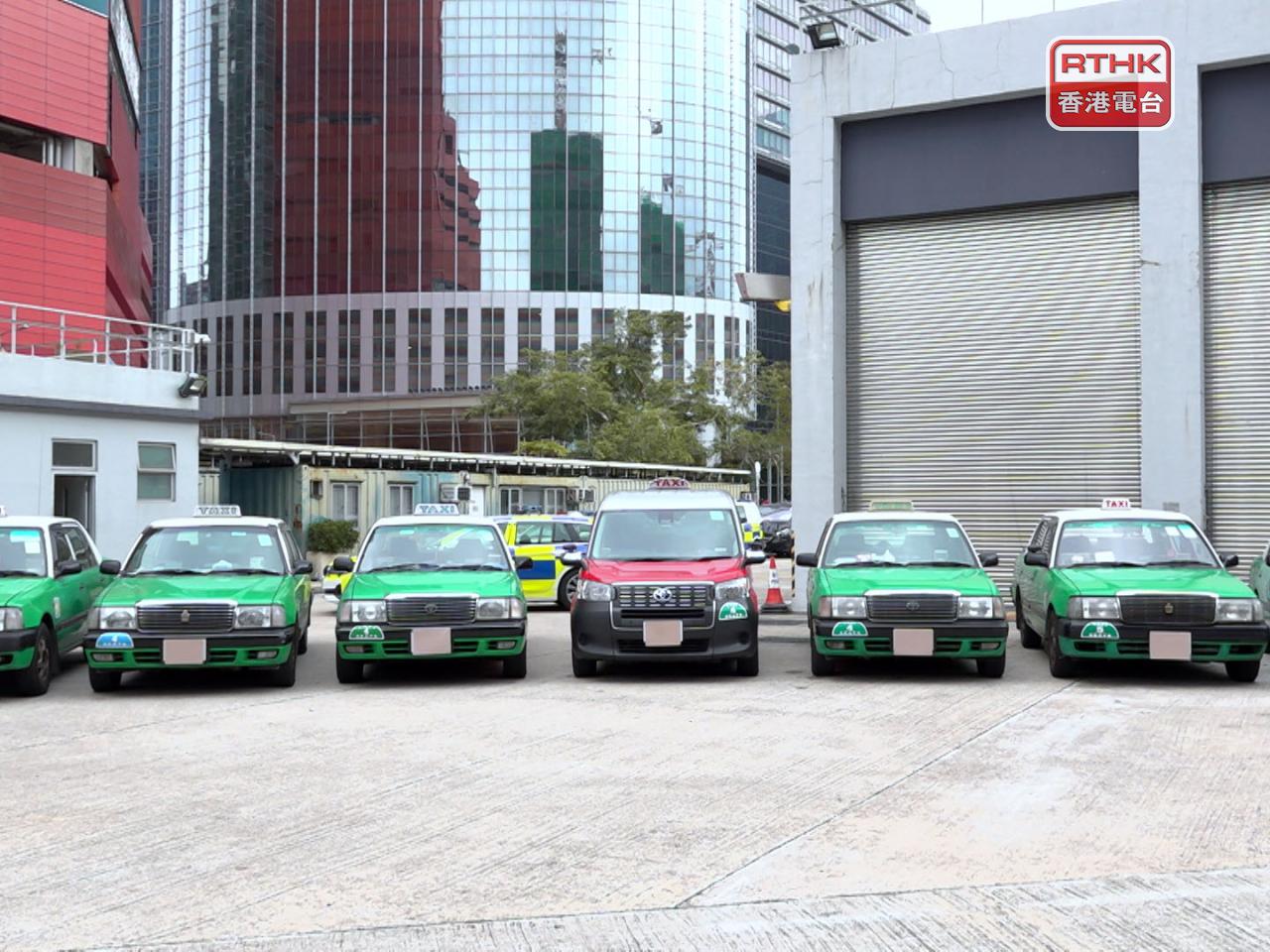 警方過去兩日在西貢郊野公園一帶打擊的士濫收車資。（鍾浩程攝）