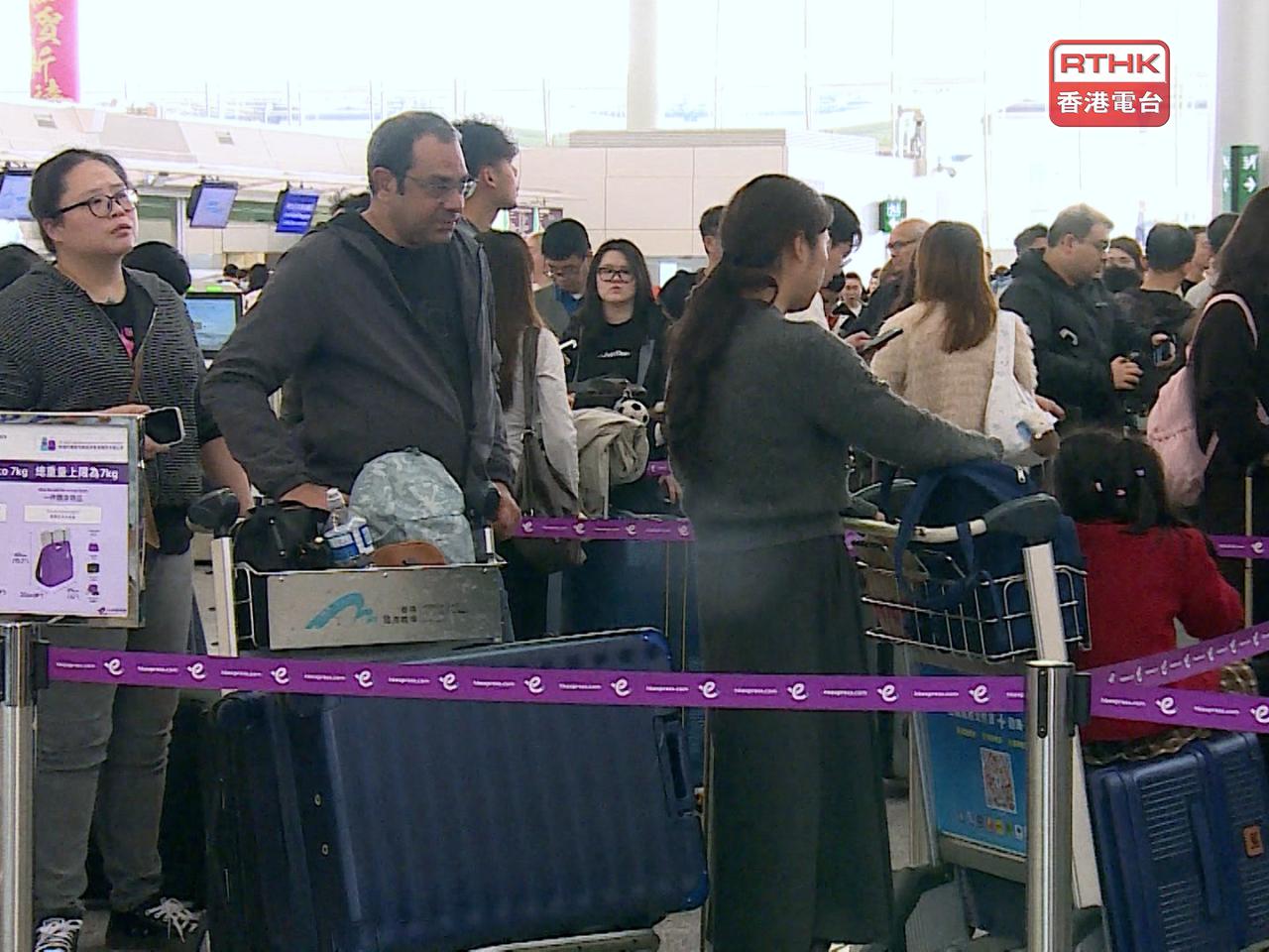 入境處數字顯示，昨日逾118萬人次經各口岸出入境。（港台圖片）