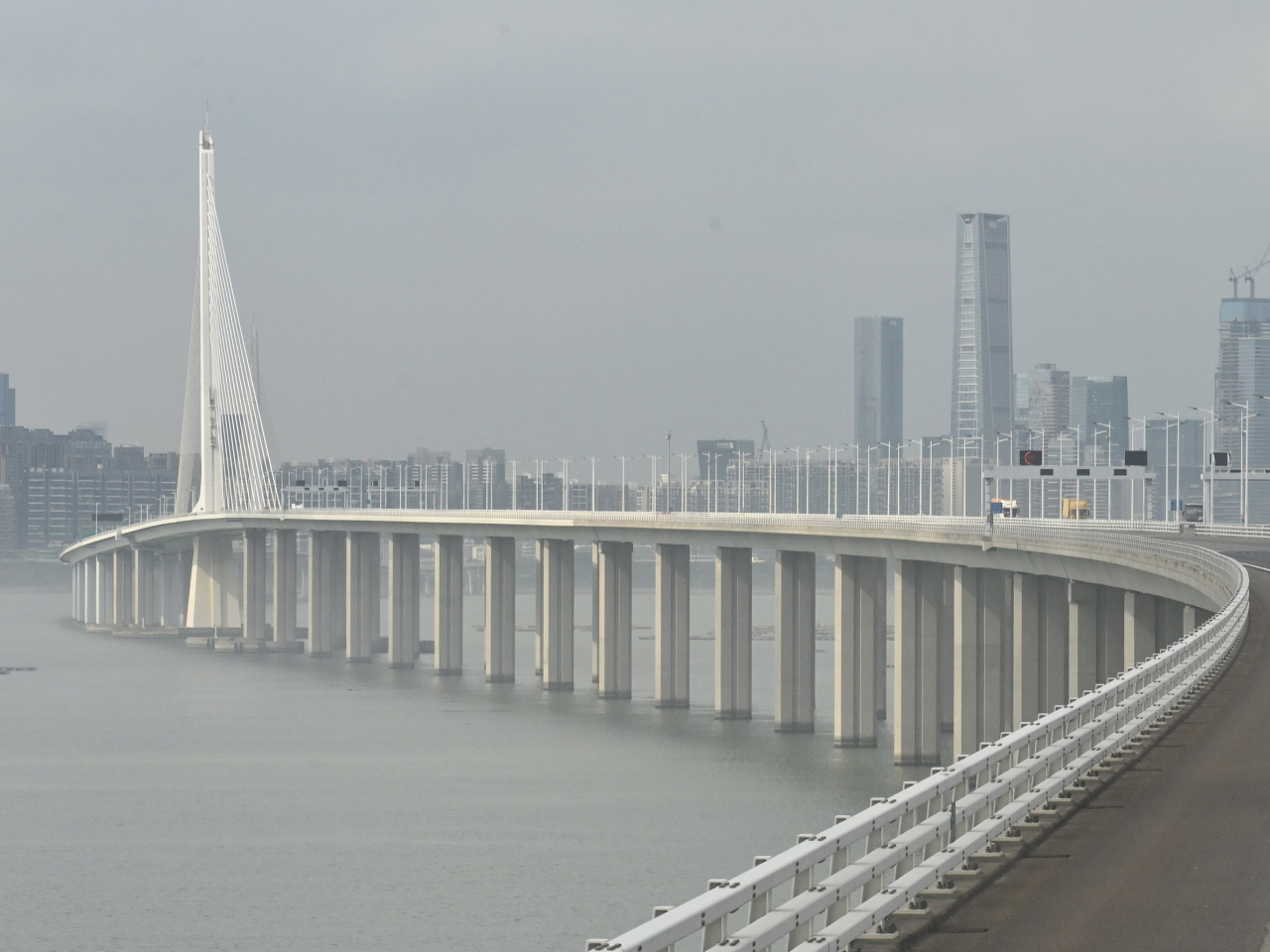 Parts of Shenzhen Bay Bridge were closed to traffic due to the accident. Photo courtesy of the Information Services Department