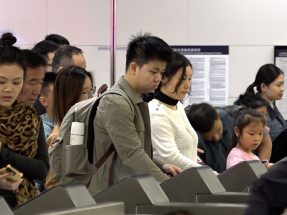 Mainland visitors flock to HK in LNY travel rush