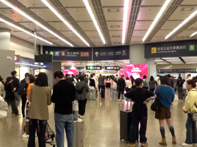內地春節假期展開　有旅客來港感受氣氛