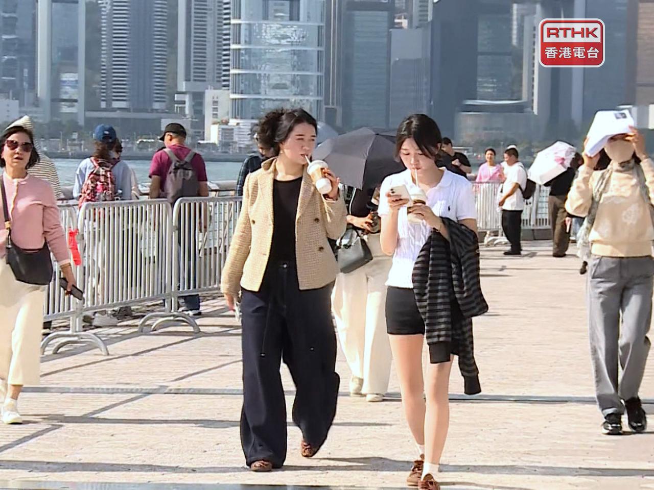 截至上午10時半，天文台錄得22度，是有記錄以來大除夕的最高紀錄。（張連登攝）