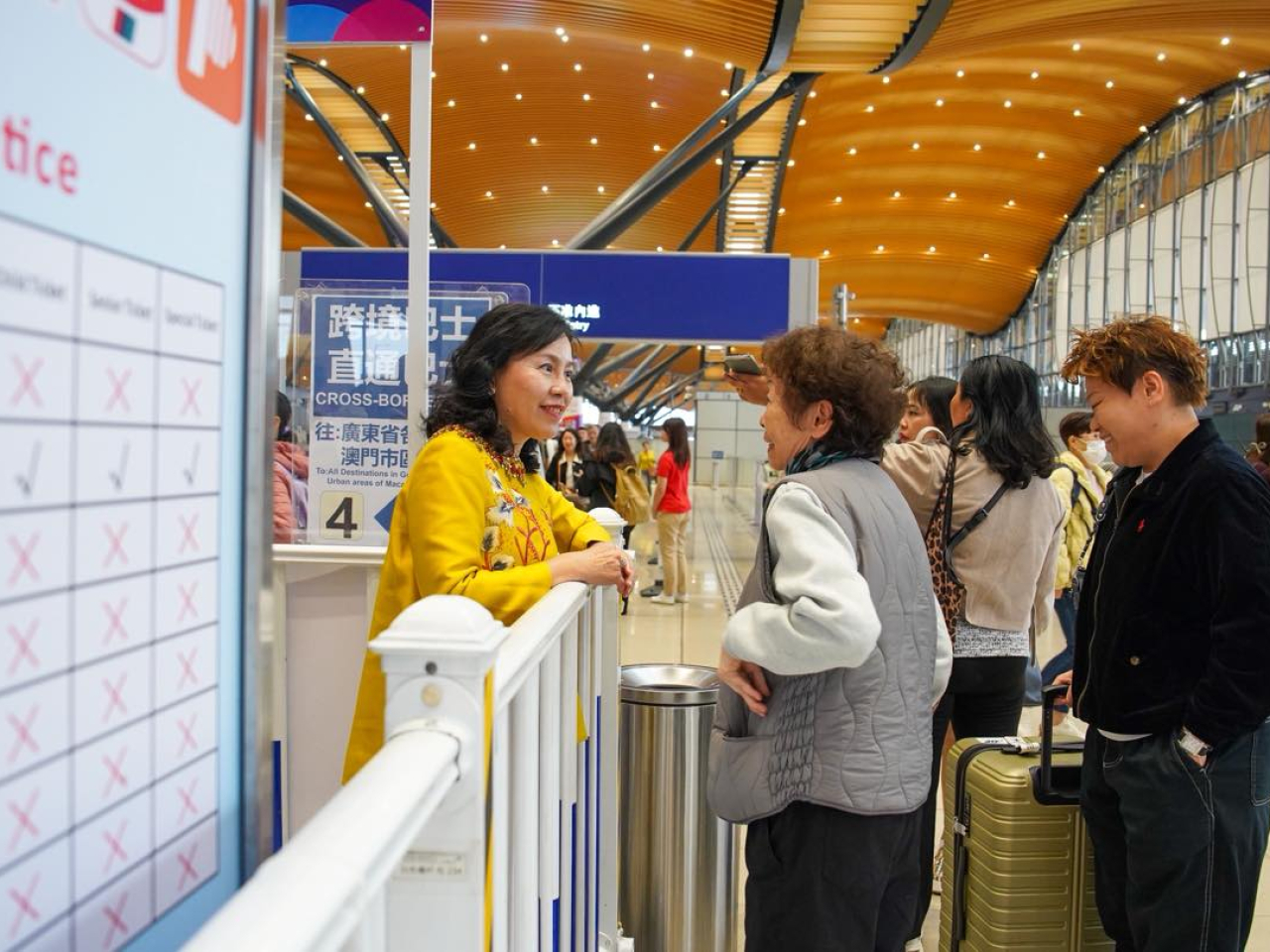 陳美寳早上曾到港珠澳大橋香港口岸視察交通安排。（運輸及物流局社交網站圖片）