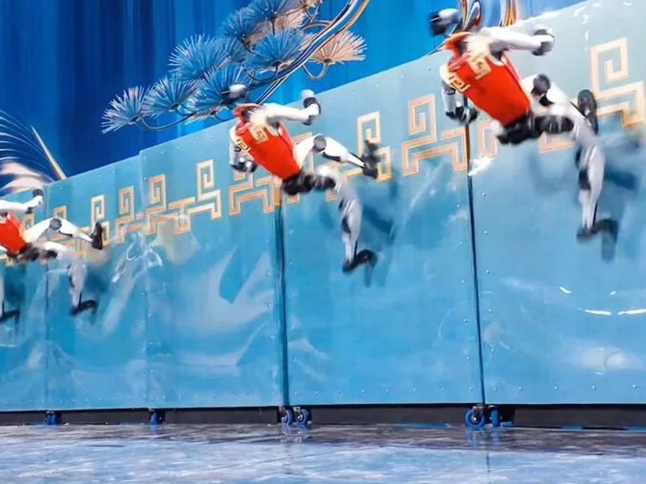 王興興說，去年11月開始籌備春晚機械人武術表演，參考了全世界所有武術招式，揀選最具代表性的數十個動作。（宇樹科技微博截圖）