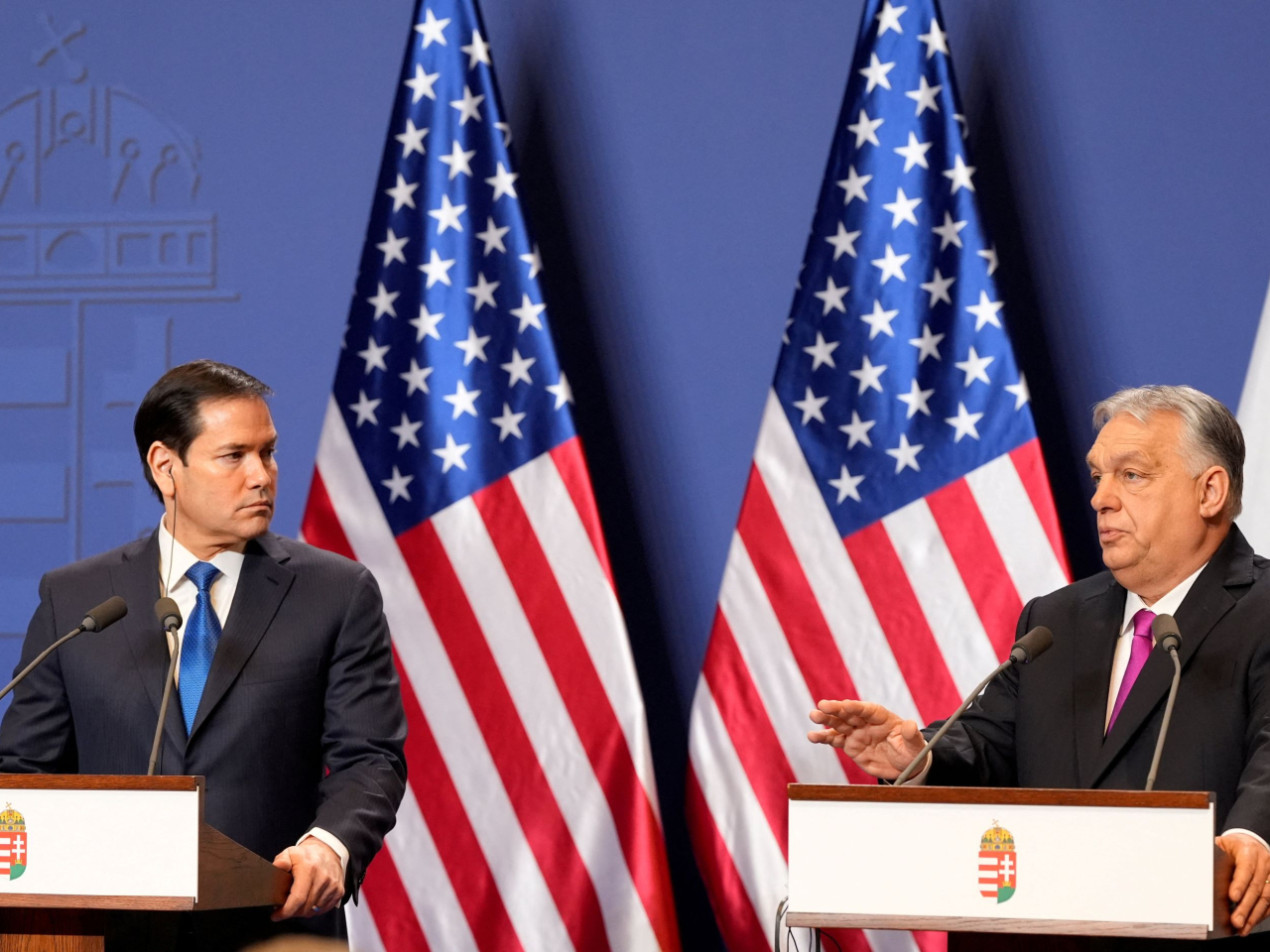 美國國務卿魯比奧(左)日前訪問匈牙利，與匈牙利總理歐爾班(右)會面。（路透社）