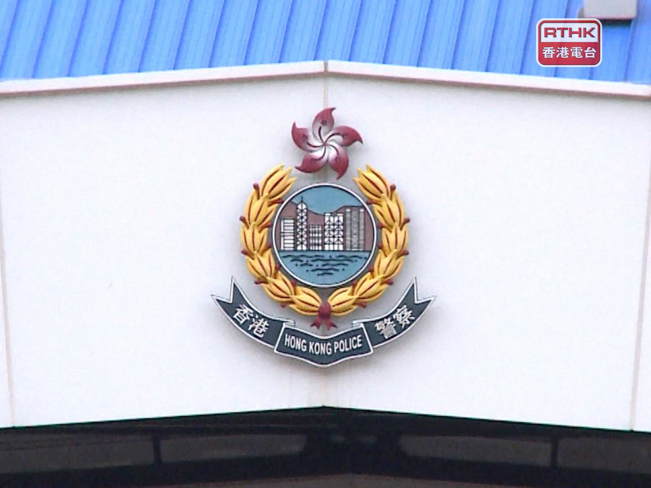 警方以涉嫌「危險駕駛」拘捕19歲非華裔男貨車司機，他被扣留調查。（港台圖片）