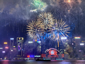 馬年煙花匯演維港上空發放31888枚禮花彈　旅客稱不虛此行