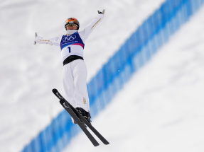 徐夢桃在自由式滑雪女子空中技巧決賽奪得金牌。（央視圖片）