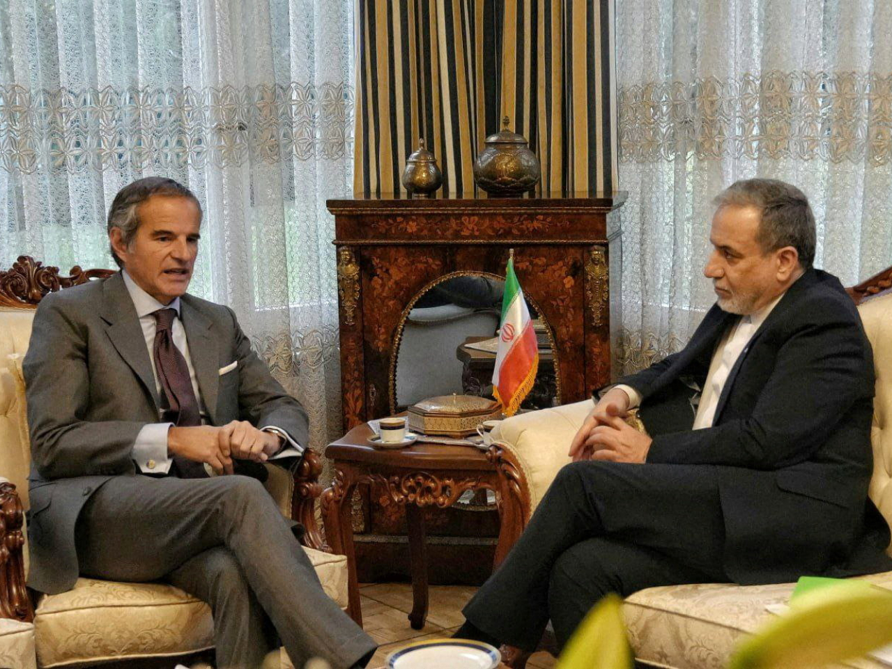 伊朗傳媒報道，雙方在通話中回顧伊朗與美國在日內瓦最新一輪會談的結果。（路透社資料圖片）