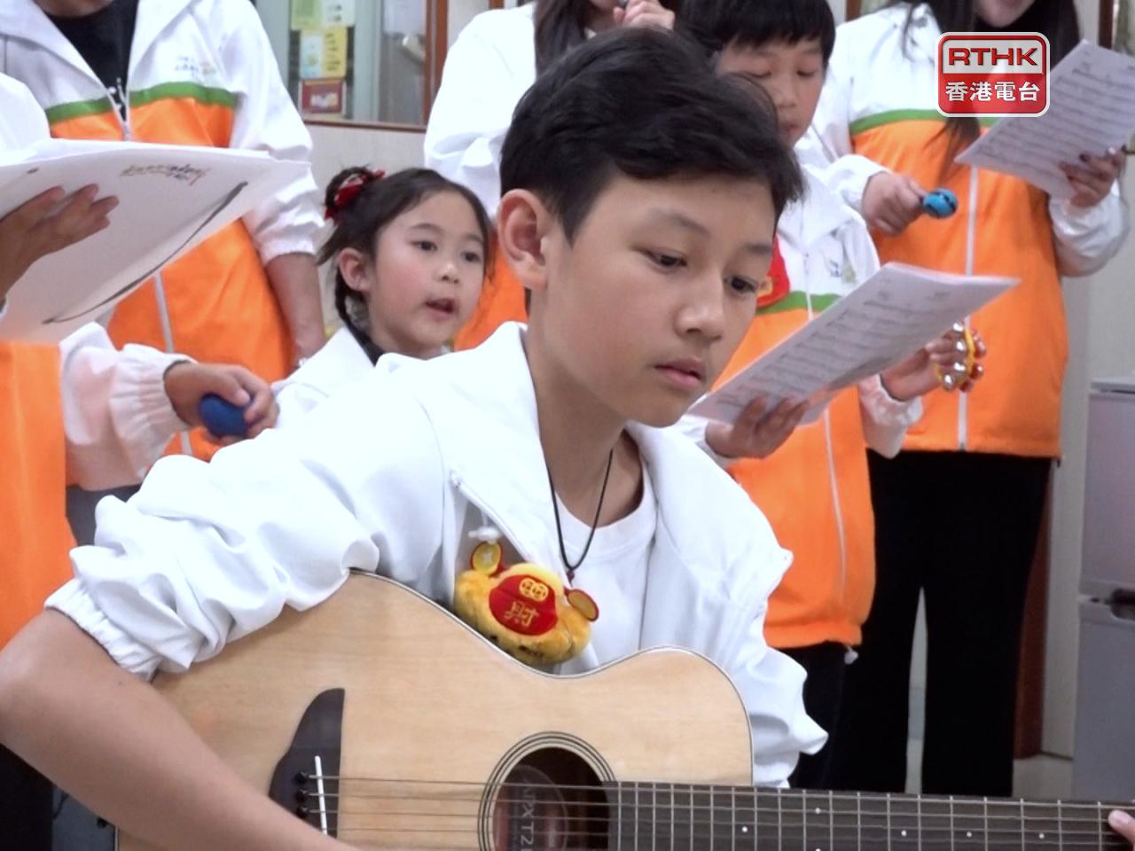 樂團結他手逸涵因與家人遷往長沙灣，曾短暫離開樂團一年，其後重新加入。（施華駿攝）