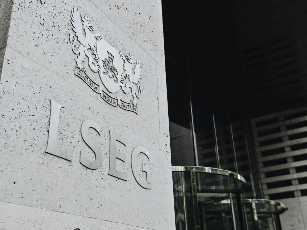 歐洲主要股市造好，其中倫敦富時指數收市報10686點，升130點，升幅1.23%。（法新社資料圖片）