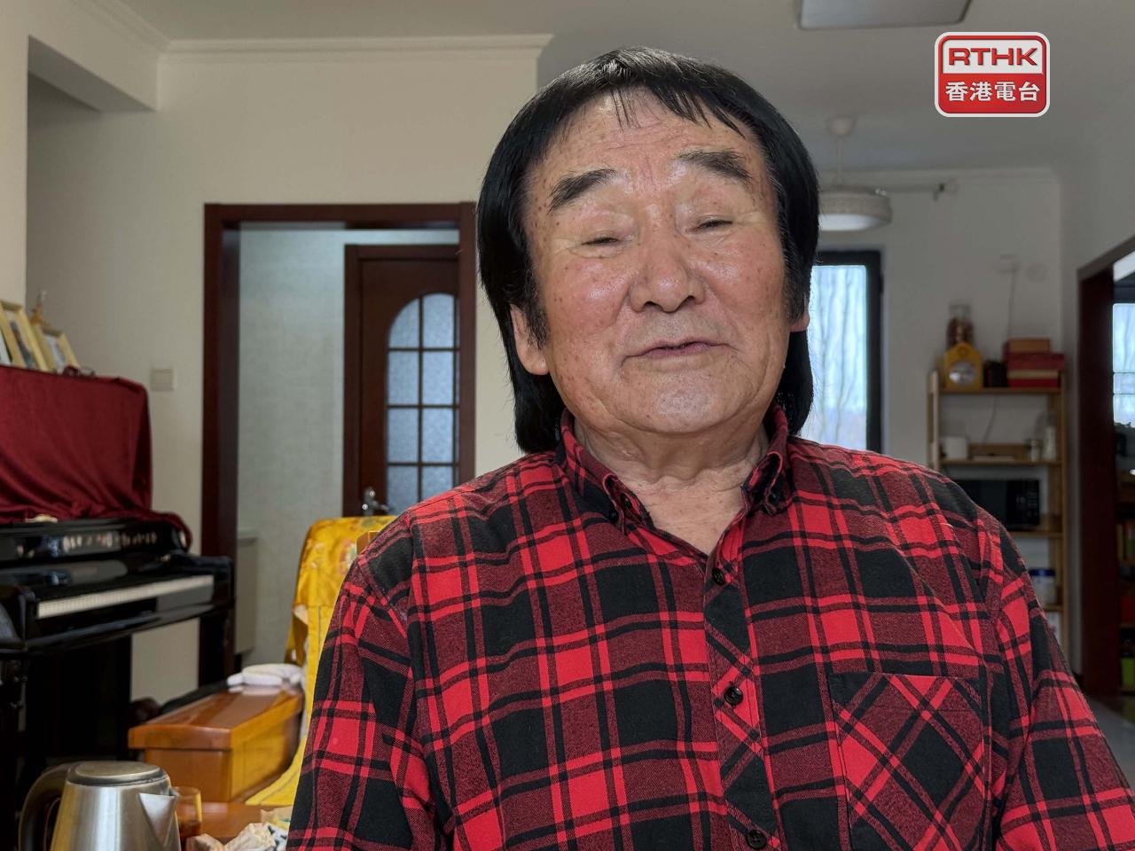 齊‧寶力高自6歲起學習馬頭琴，70多年來四出演奏，創作約200首樂曲，收藏數以百計的古今馬頭琴。（陳曉筠攝）