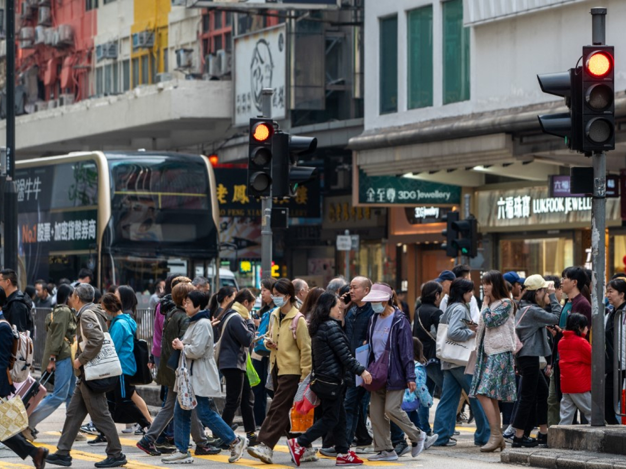 華德士香港建議打工仔轉工不應只考慮薪酬，更要切合職涯方向及規劃。（法新社資料圖片）