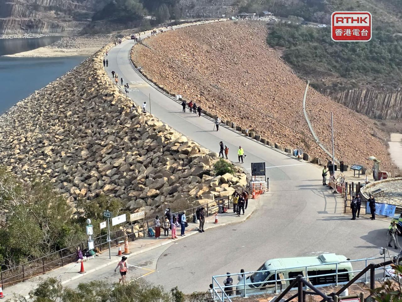 Some locals and mainland visitors spend the third day of the Lunar New Year hiking in Sai Kung. Photo: RTHK