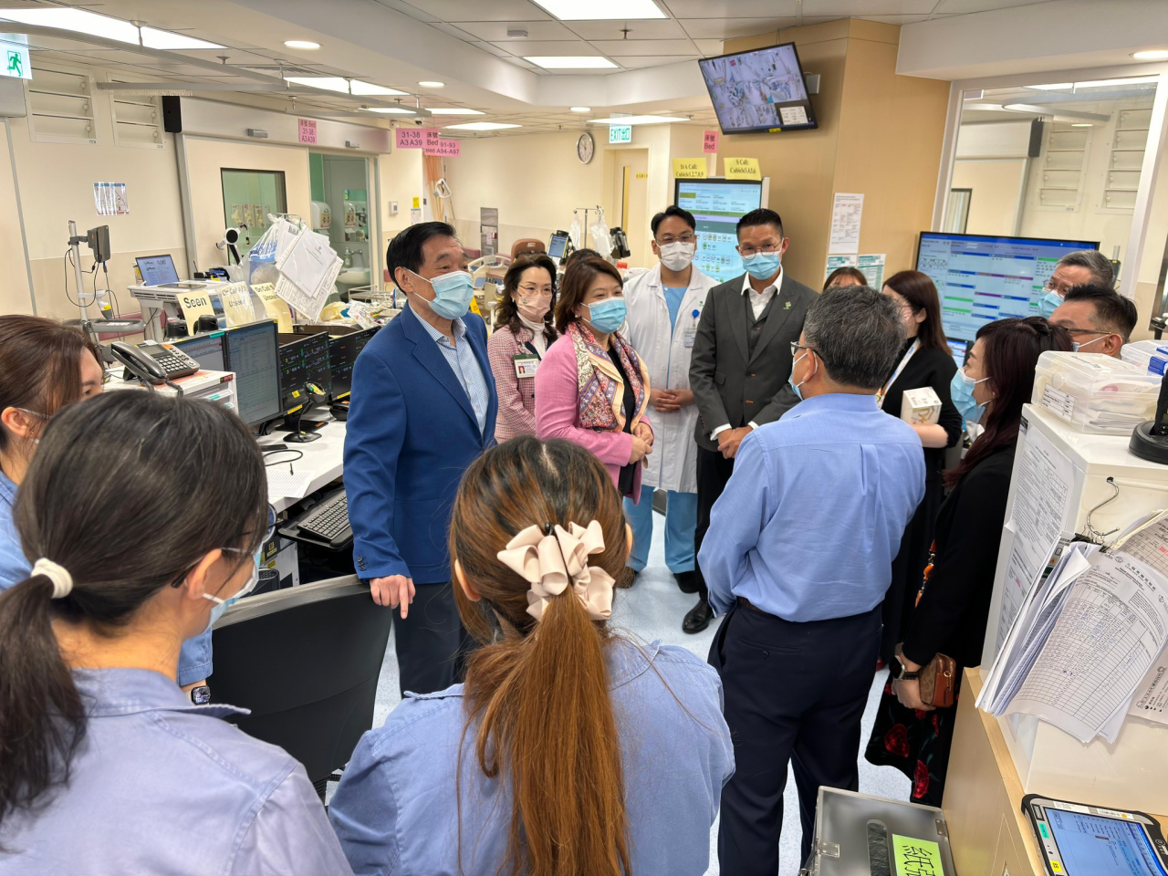 范鴻齡及李夏茵今日前往將軍澳醫院及大埔那打素醫院，視察醫院在新春期間的整體運作。（醫管局社交網站圖片）