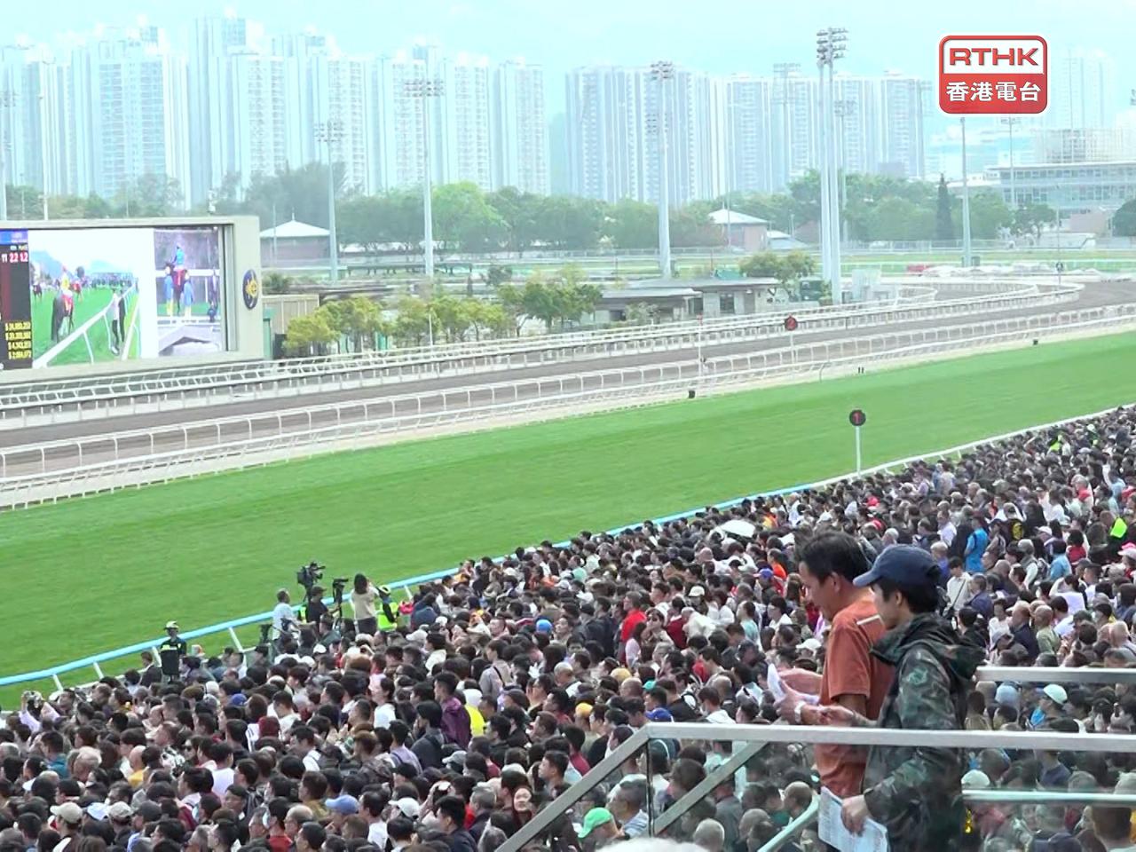 馬會表示，全日共有超過9萬8千人次入場。（郭志強攝）