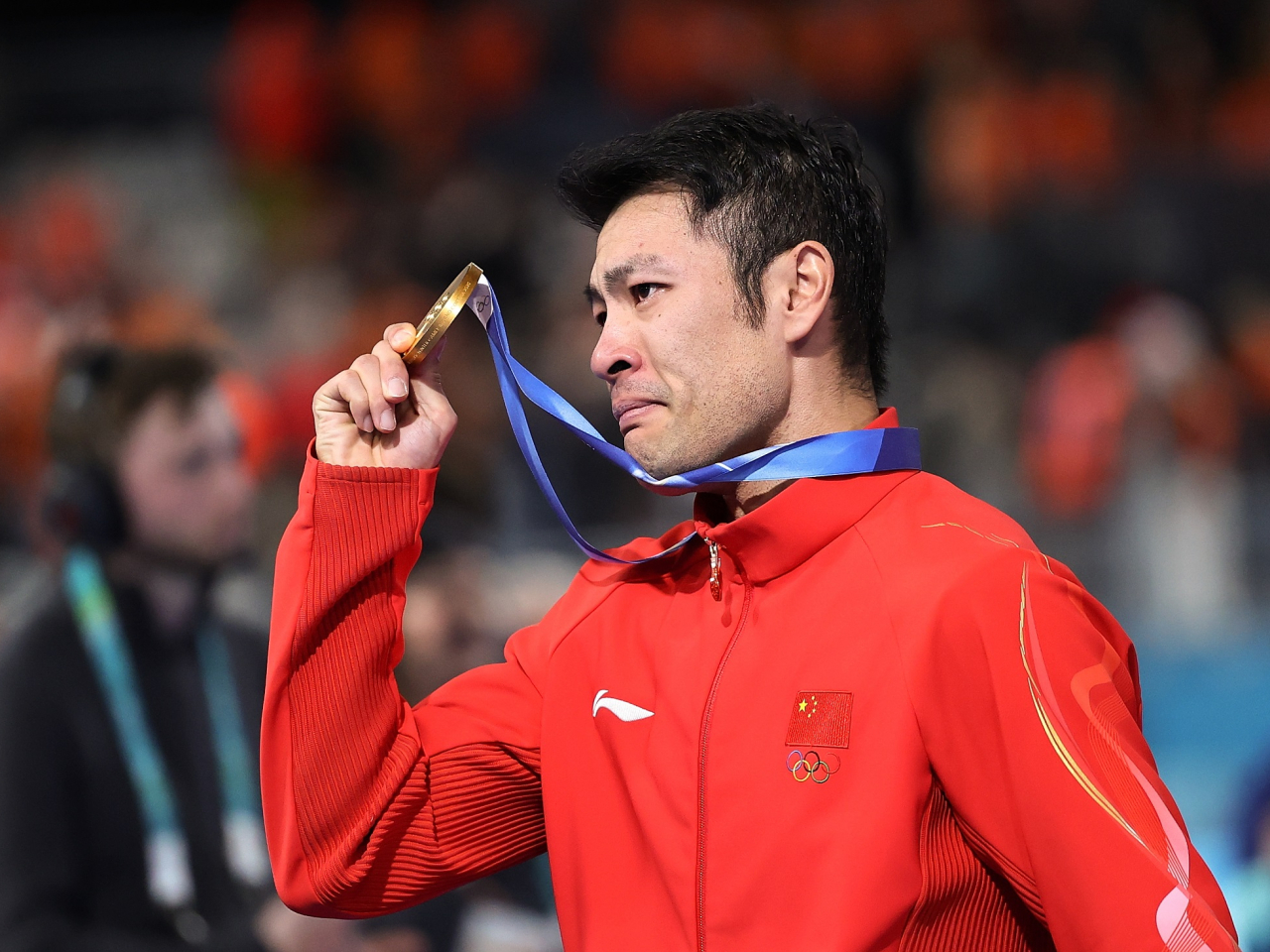 寧忠岩在冬奧會速度滑冰男子1500米賽事中，以1分41秒98的成績奪金兼刷新奧運紀錄。（新華社）