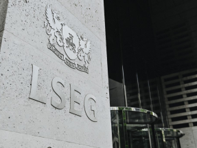 英國富時100指數報10627點，跌59點，跌幅近0.6%，自上日紀錄高位回落。（法新社資料圖片）