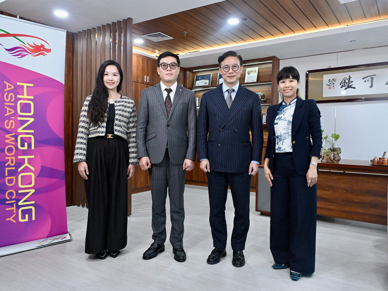 張國鈞表示，在最近一趟印尼訪問行程，專程走訪當地雪糕品牌艾雪（Aice）的總部。（律政司副司長網誌圖片）