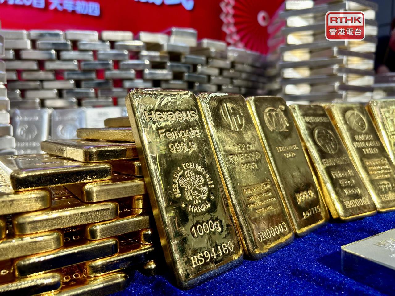 馬年首個交易日，九九金每両收市升260元，連續兩個農曆年首日都高收。（羅煒皓攝）