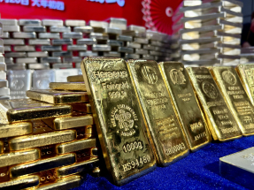 馬年首個交易日，九九金每両收市升260元，連續兩個農曆年首日都高收。（羅煒皓攝）