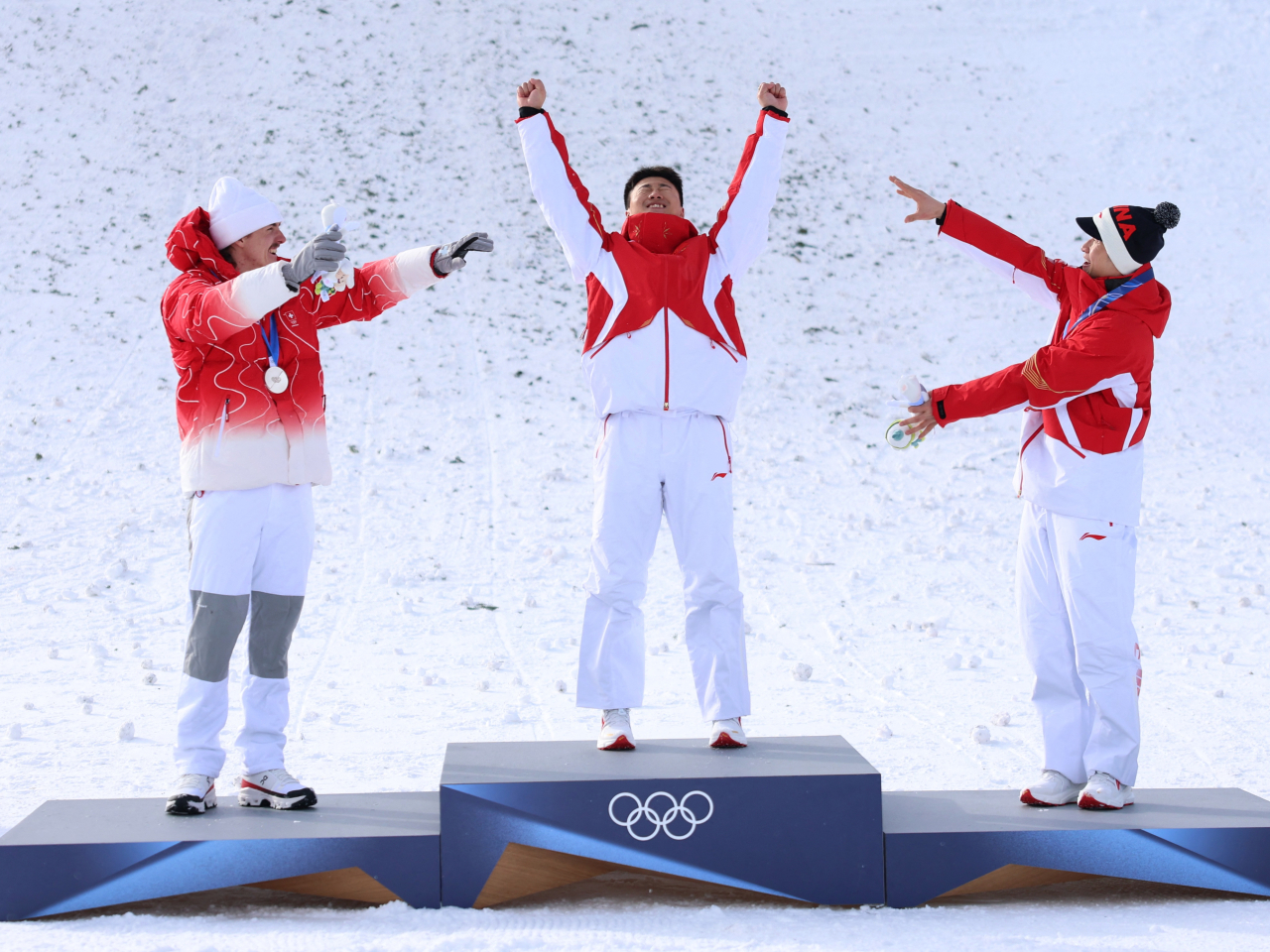 China's Wang Xindi (centre) wins men's freestyle skiing aerials gold at Milan-Cortina. Photo: Reuters