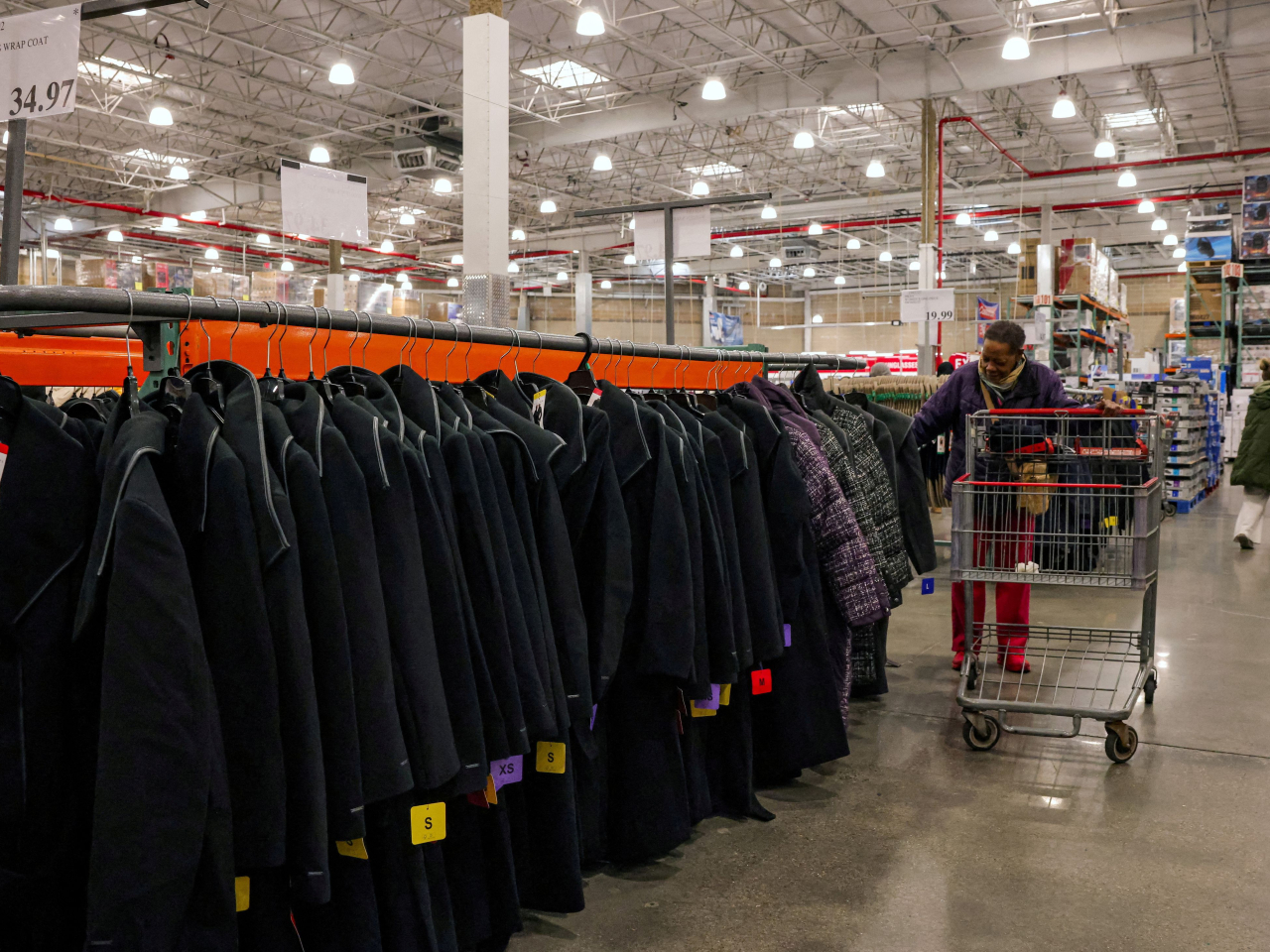 美國2月密歇根大學消費者信心現況指數終值升至56.6，但低於預期的57.7。（路透社資料圖片）