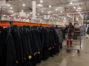 美國2月密歇根大學消費者信心現況指數終值升至56.6，但低於預期的57.7。（路透社資料圖片）