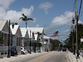 美國去年12月新屋銷售按月跌1.7%，但以年率計高於預期。（法新社資料圖片）