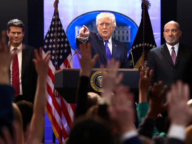 トランプ大統領、裁判所の判決を受けて全世界に10％の関税を誓約