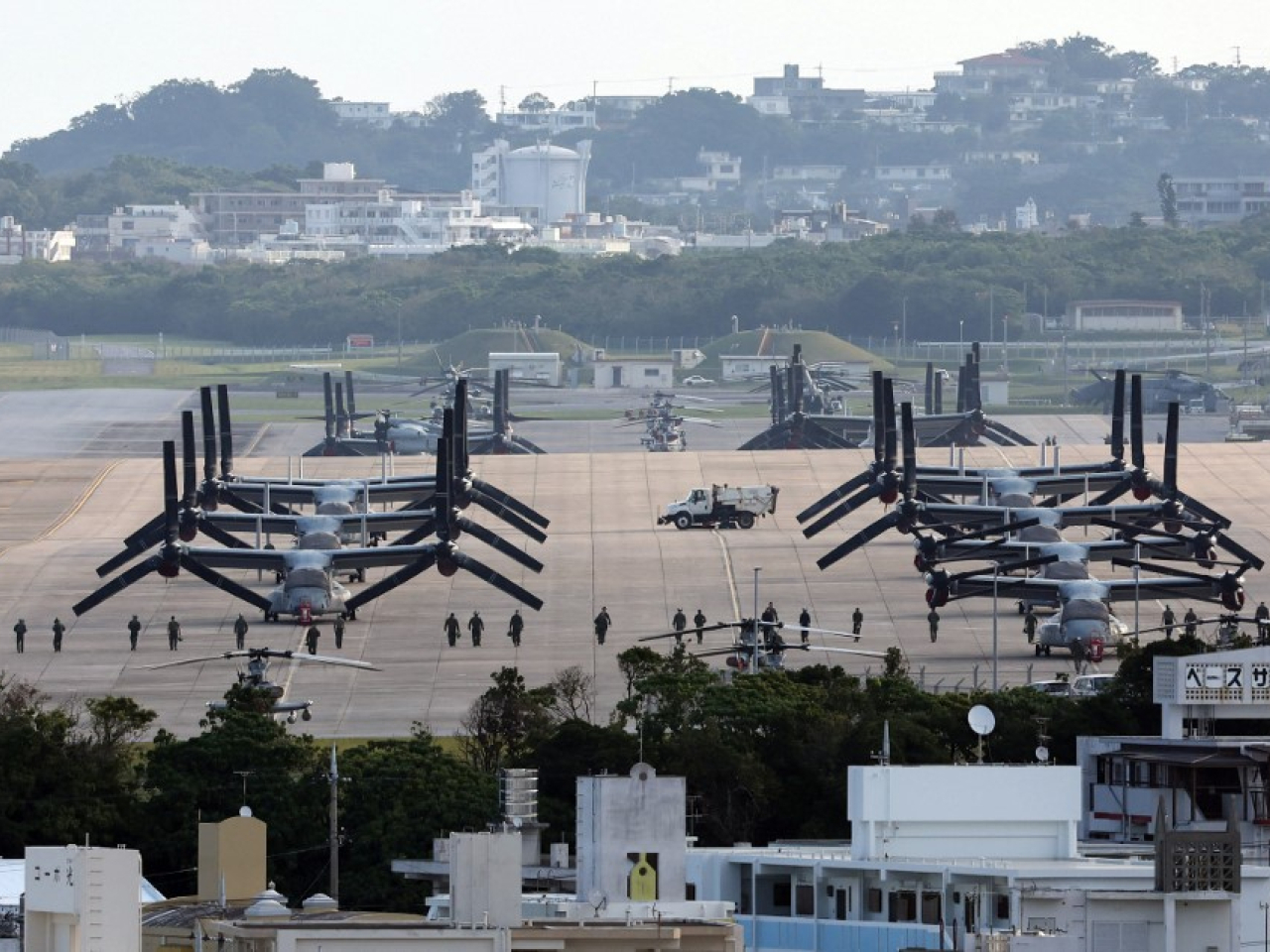 日本全國約七成的駐日美軍設施集中在沖繩縣，圖為位於沖繩縣宜野灣市的美軍普天間基地。（法新社資料圖片）