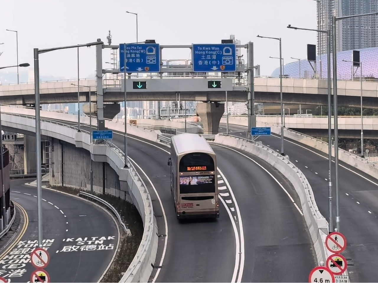 即日起九巴X6C號線將改經中九龍繞道（油麻地段）。（運輸署社交網站圖片）