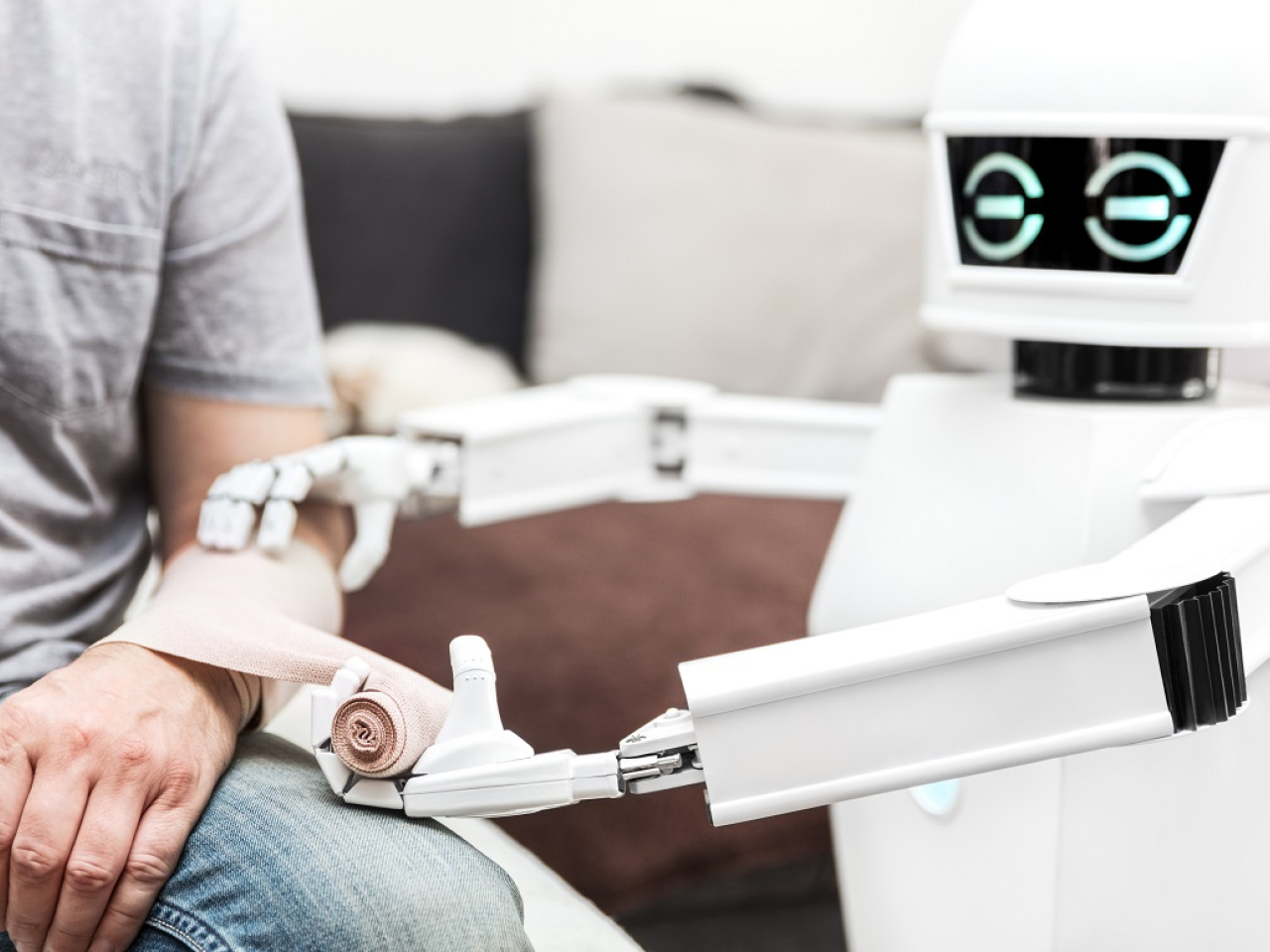 申訴專員公署宣布展開主動調查行動，詳細審研社會福利署推動應用樂齡科技的措施。（政府新聞處）